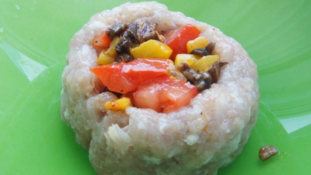 Мясные башенки с начинкой, запеченные под сырной шапочкой