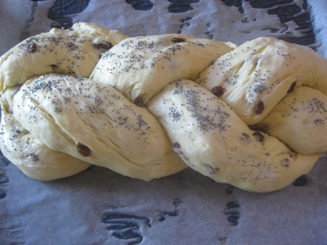 Сдобная булка с изюмом