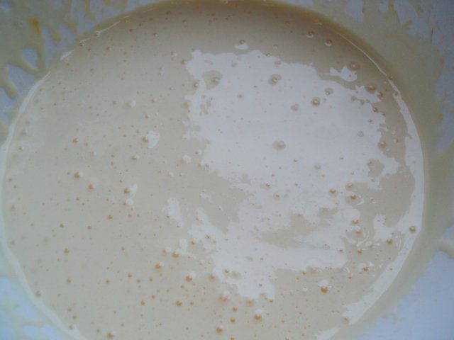 Торт с персиками и малиной