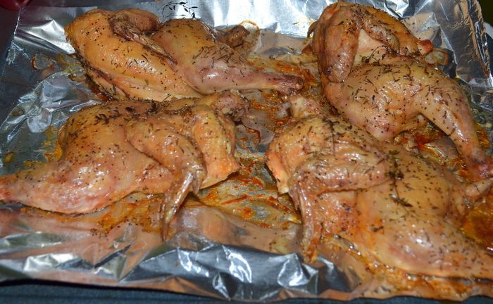 Элегантные курочки с грибами и соусом