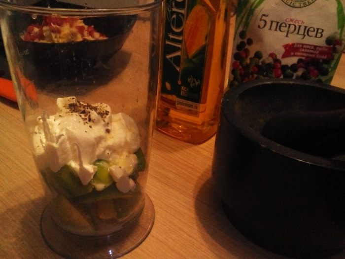 Салат с соусом из авокадо