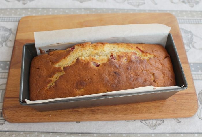 Йогуртовый кекс с клубникой