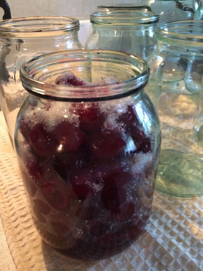 Вишня в собственном соку (на зиму)